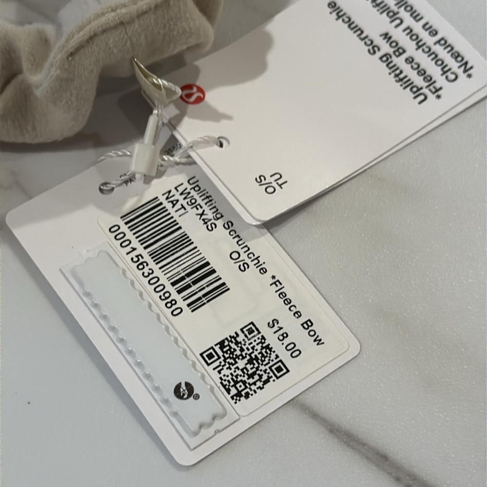 LULULEMON Uplifting Scrunchie Fleece Bow – Natural Ivory 🤍 NWT - Picture 3 of 3